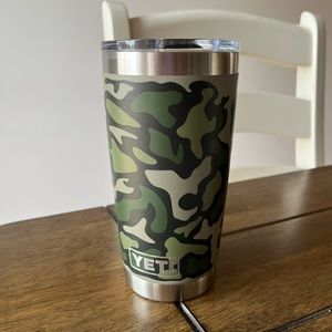 YETI 20oz “new” camo mug. This is gently used but without flaws. No tags.